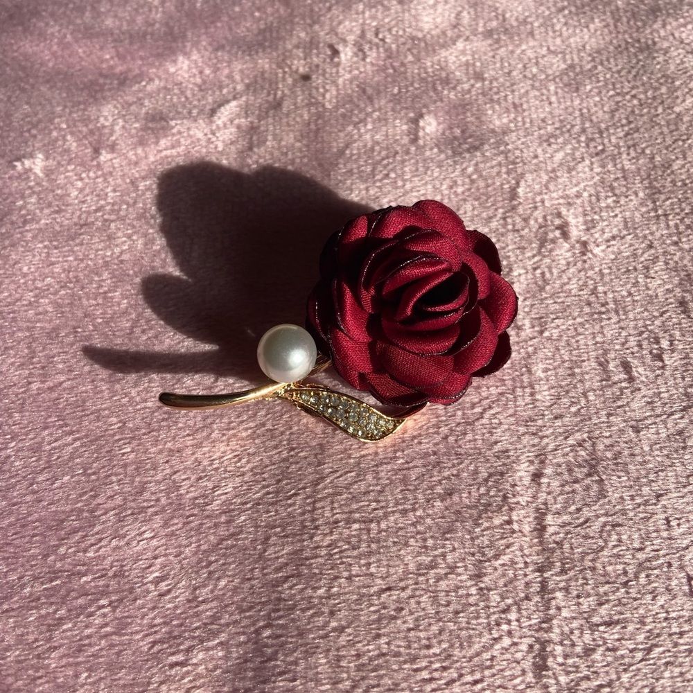 Elegant Rose Brooch with Pearl Accent